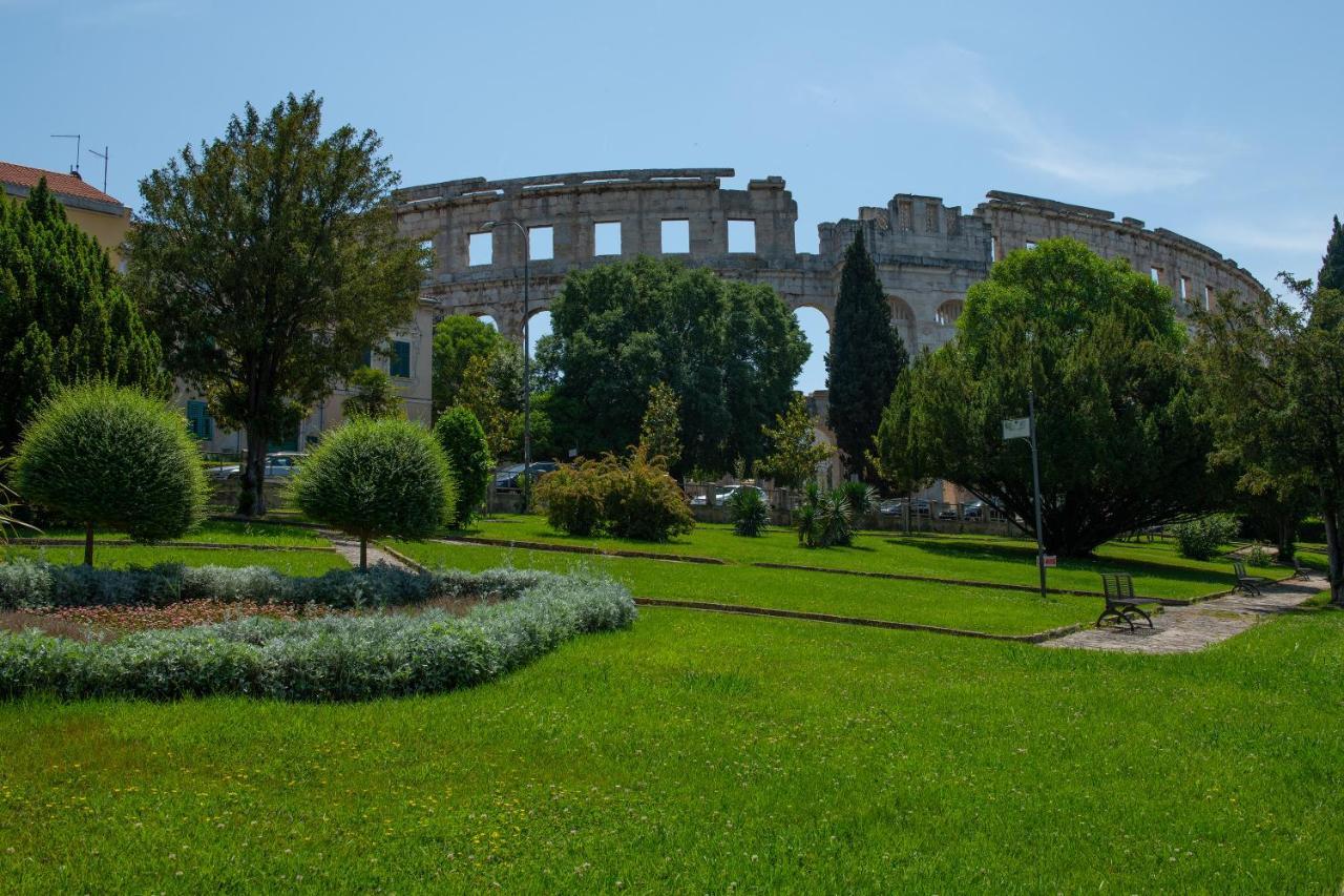 Family & Friends Pula - Top Floor - Free Parking Экстерьер фото